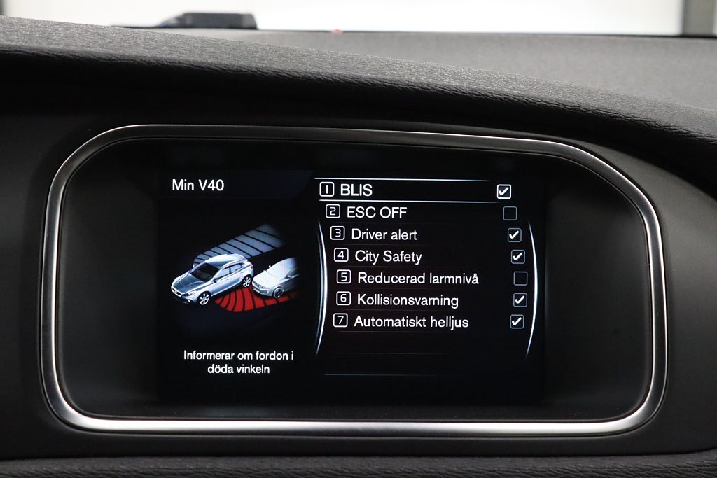 Volvo V40 Cross Country D3 Momentum VOC Pano Värmare B-kamera Navi Drag 150hk