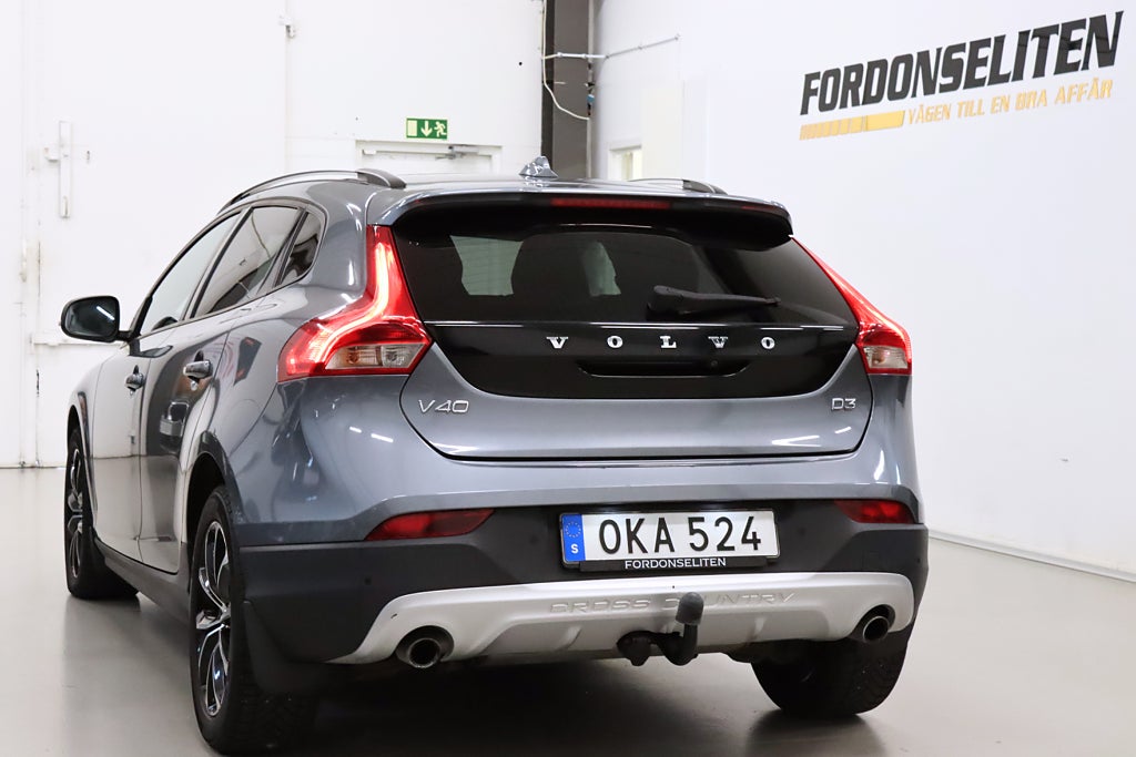 Volvo V40 Cross Country D3 Momentum VOC Pano Värmare B-kamera Navi Drag 150hk