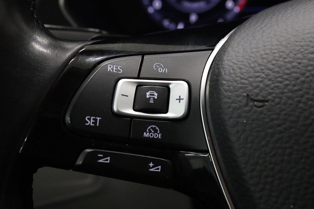 Volkswagen Tiguan 2.0 TDI 4M Pano D-Värmare B-kamera Keyless Drag 190hk