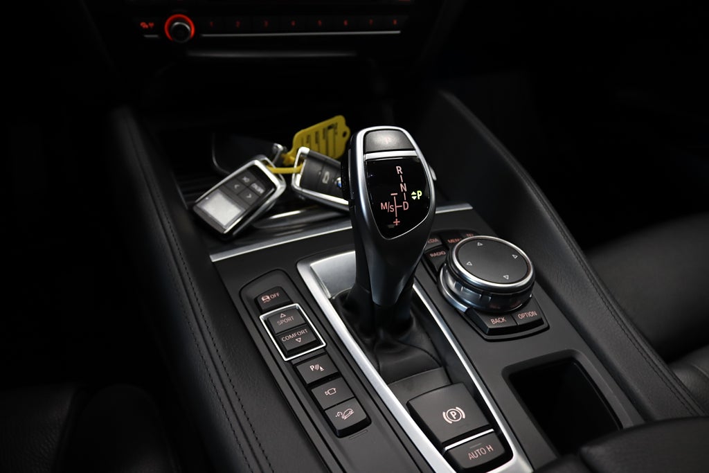 BMW X6 30d Night Vision Värmare 360° H/K Taklucka HUD Drag