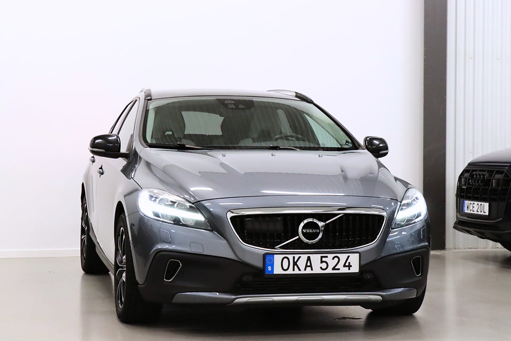 Volvo V40 Cross Country D3 Momentum VOC Pano Värmare B-kamera Navi Drag 150hk