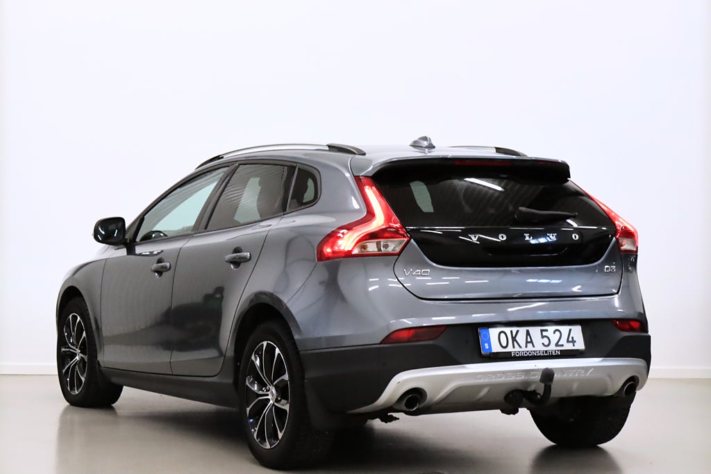 Volvo V40 Cross Country D3 Momentum VOC Pano Värmare B-kamera Navi Drag 150hk