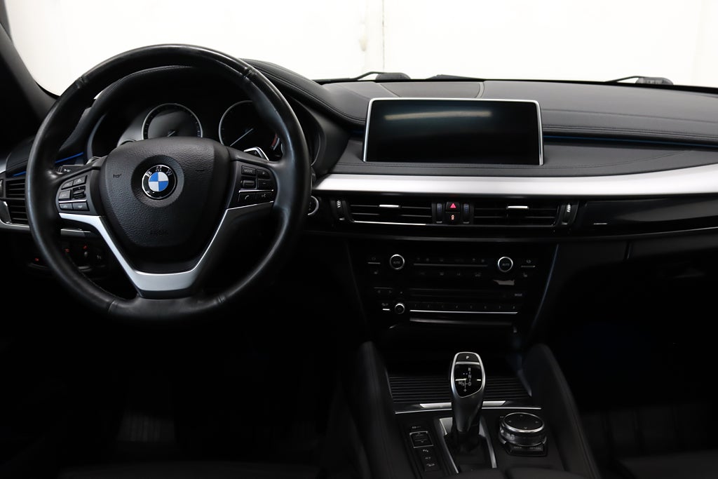 BMW X6 30d Night Vision Värmare 360° H/K Taklucka HUD Drag