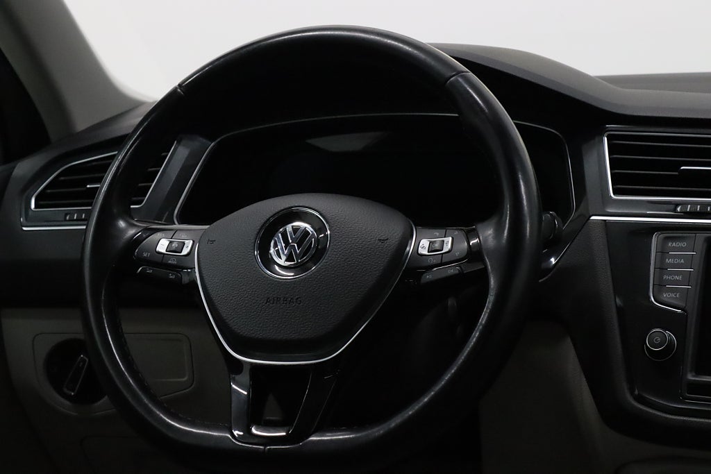 Volkswagen Tiguan 2.0 TDI 4M Pano D-Värmare B-kamera Keyless Drag 190hk