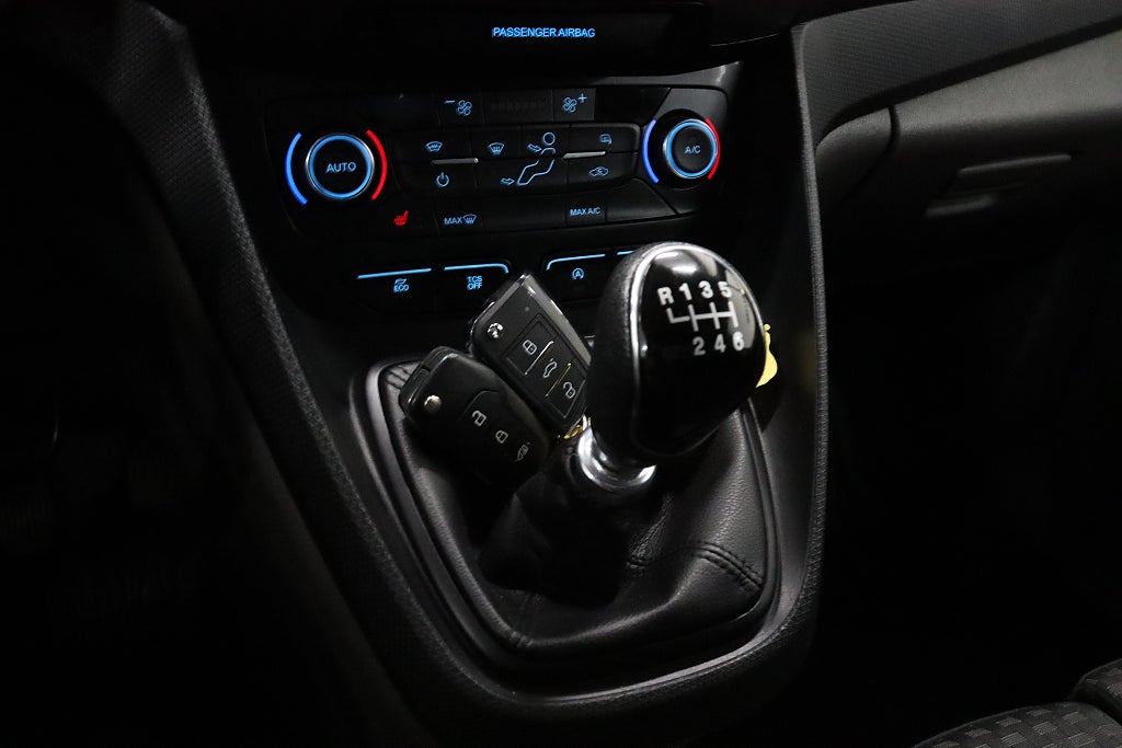 Ford transit Connect 230 1.5 Värmare B-kamera Drag CarPlay 100hk