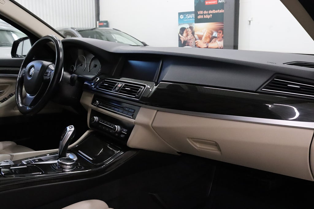 BMW 520d xDrive Luxury Line Värmare HiFi Navi Bkamera Drag 190hk