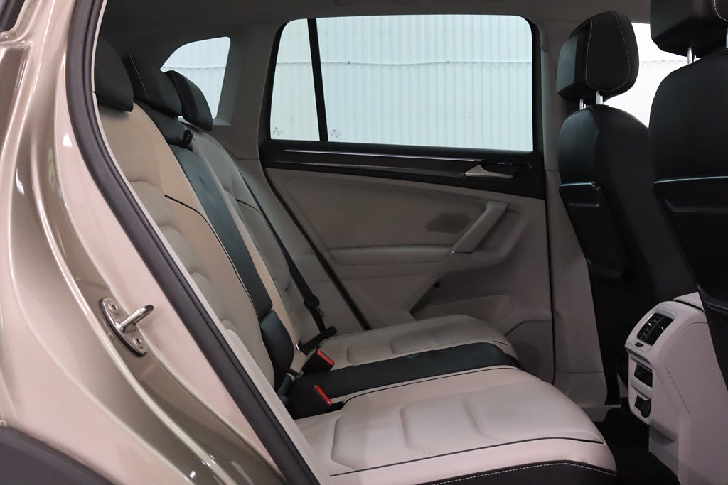 Volkswagen Tiguan 2.0 TDI 4M Pano D-Värmare B-kamera Keyless Drag 190hk