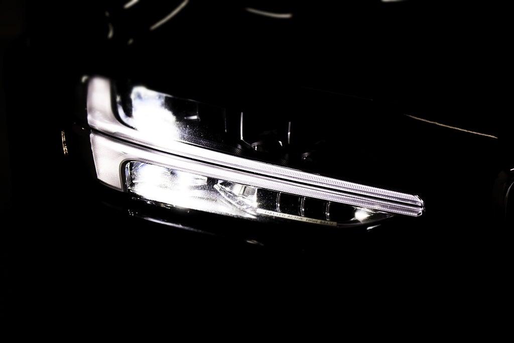 Volvo V90 Cross Country D5 AWD Inscription Pro VOC B-kamera Skinn Keyless Drag