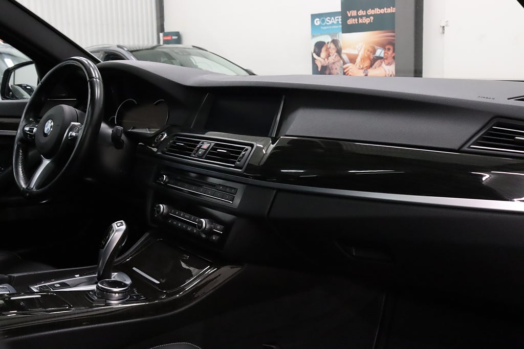 BMW 530D xDrive M Sport Pano H/K B-kamera HUD Navi Drag 258hk