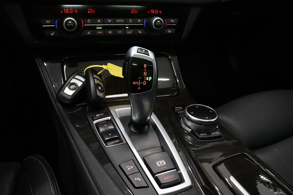 BMW 530D xDrive M Sport Pano H/K B-kamera HUD Navi Drag 258hk