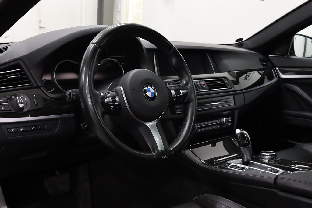 BMW 530D xDrive M Sport Pano H/K B-kamera HUD Navi Drag 258hk