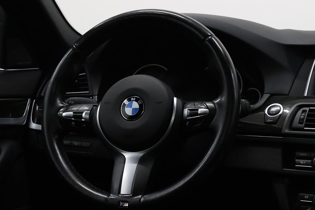 BMW 530D xDrive M Sport Pano H/K B-kamera HUD Navi Drag 258hk