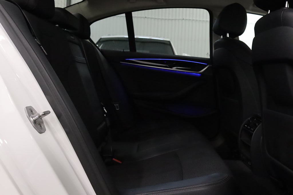 BMW 520d xDrive D-värmare M-Ratt Bkamera HiFi Cockpit Drag 190hk