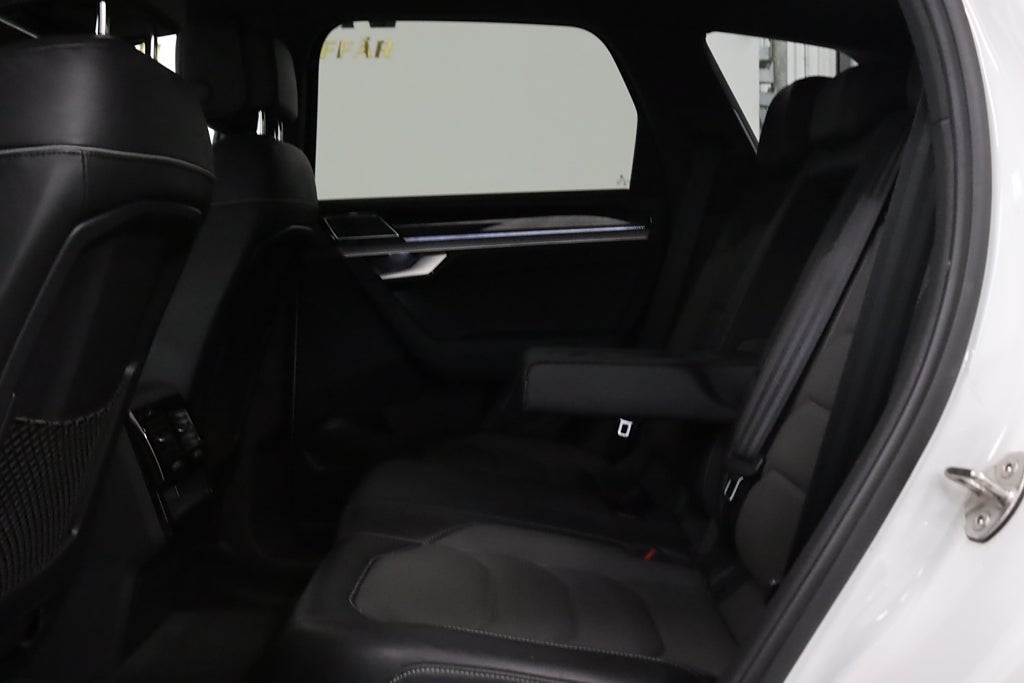 Volkswagen Touareg 3.0 TDI 4M R-line Night Vision Värmare Luftf Pano Drag