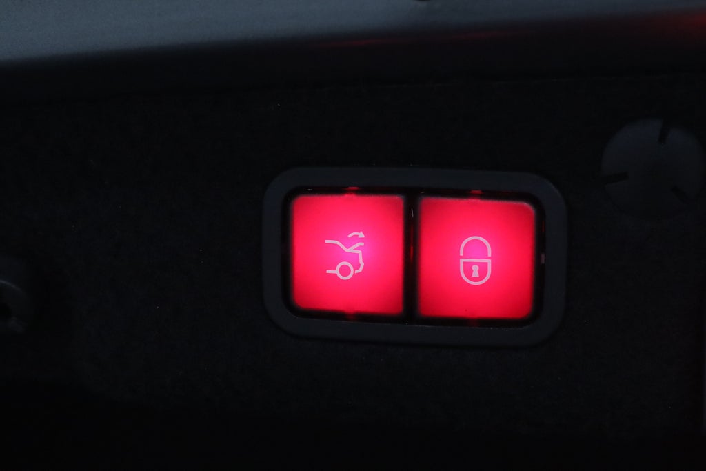 Mercedes-Benz C 200 AMG Panorama B-kamera Skinn Keyless V-hjul 184hk