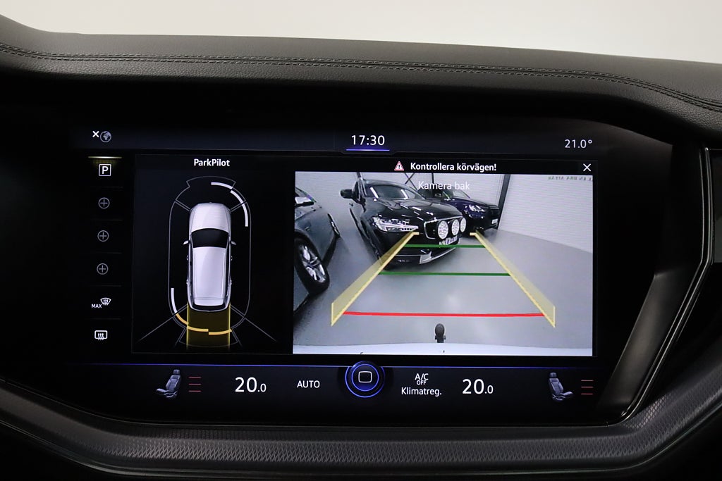 Volkswagen Touareg 3.0 TDI 4M R-line Night Vision Värmare Luftf Pano Drag