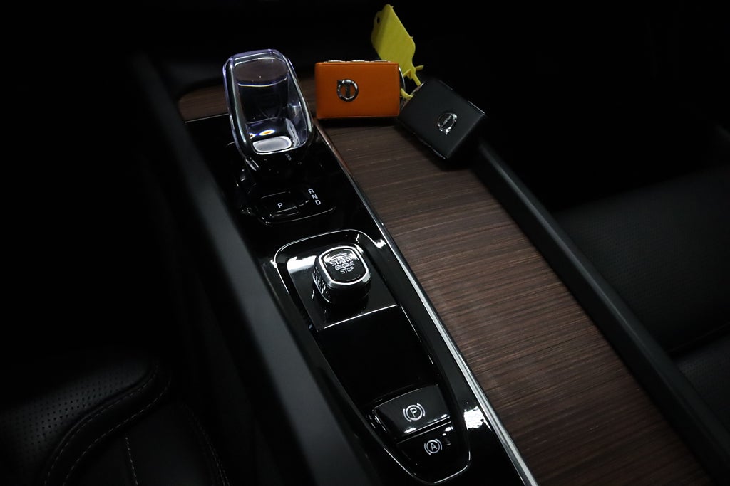 Volvo XC60 T6 AWD Ultimate Dark Pano Luftf Massage 360° H/K Drag