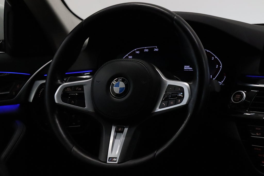 BMW 520d xDrive D-värmare M-Ratt Bkamera HiFi Cockpit Drag 190hk