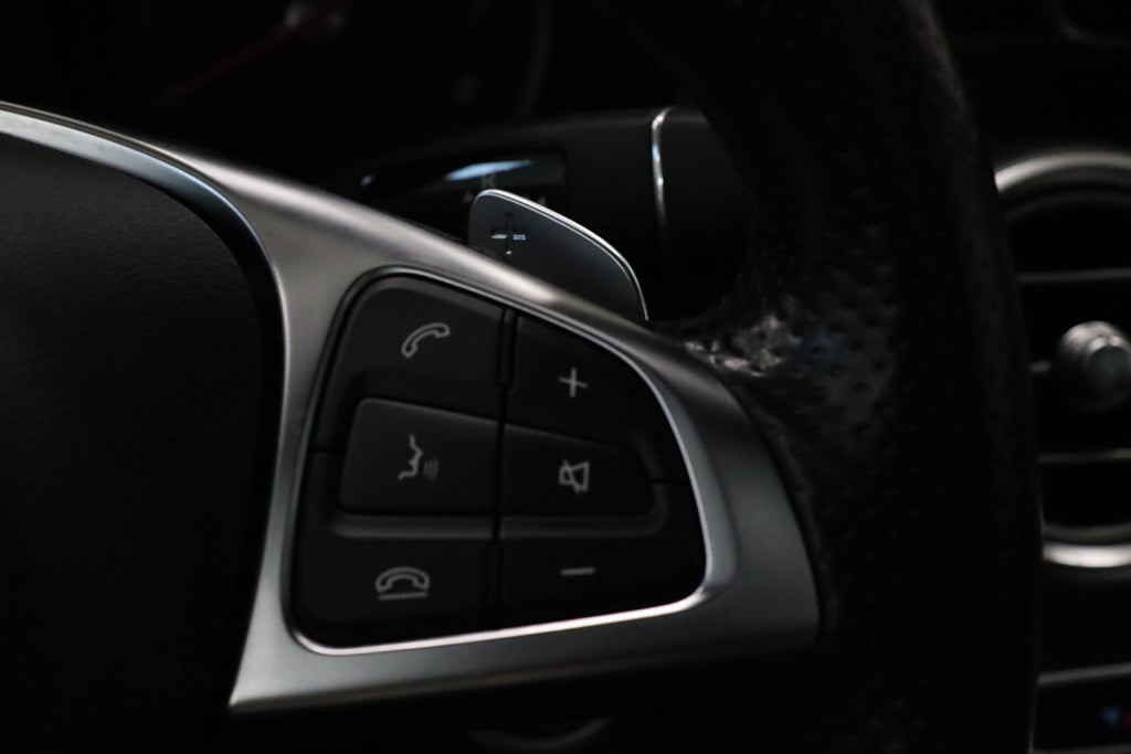 Mercedes-Benz C 200 AMG Panorama B-kamera Skinn Keyless V-hjul 184hk