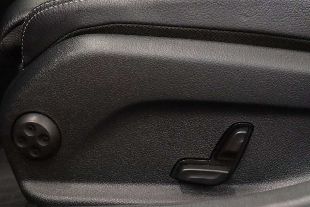 Mercedes-Benz C 200 AMG Panorama B-kamera Skinn Keyless V-hjul 184hk