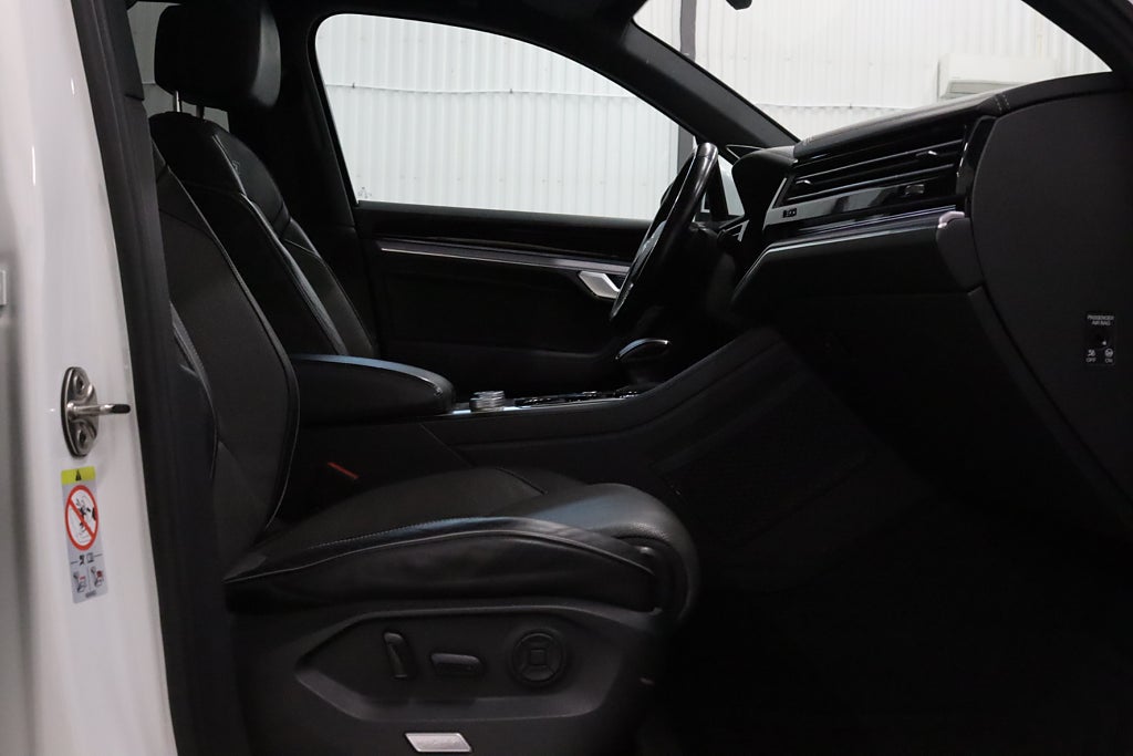 Volkswagen Touareg 3.0 TDI 4M R-line Night Vision Värmare Luftf Pano Drag