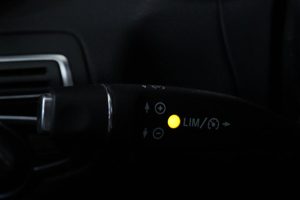 Mercedes-Benz C 200 AMG Panorama B-kamera Skinn Keyless V-hjul 184hk