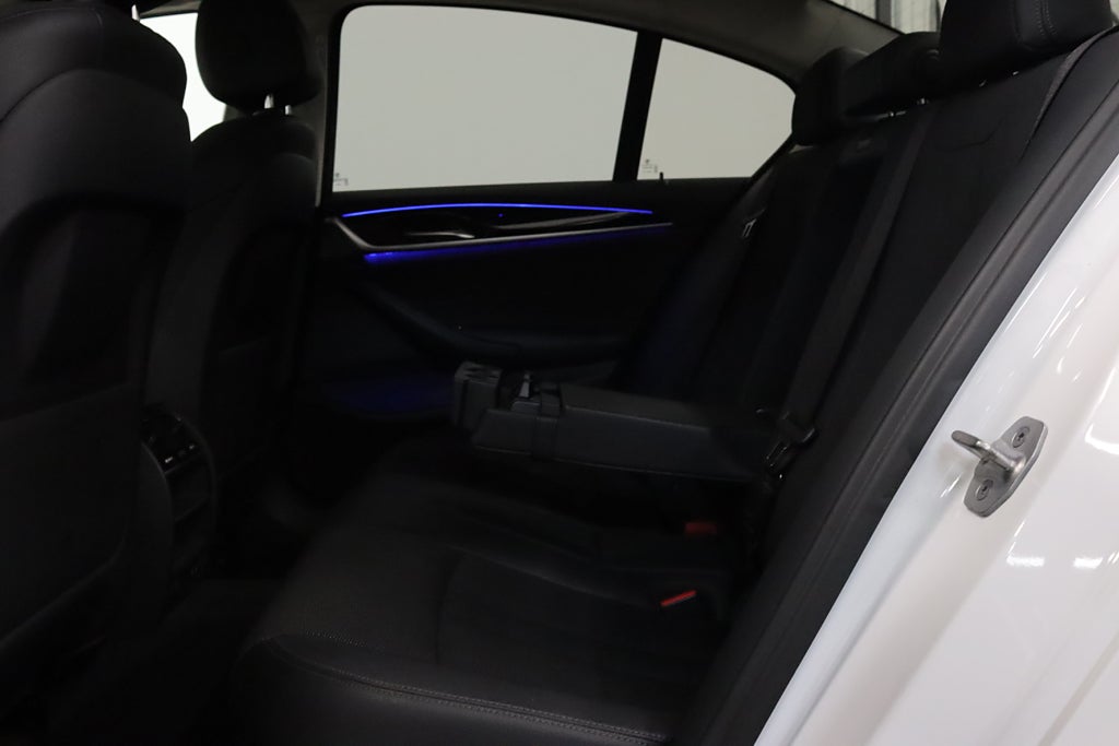 BMW 520d xDrive D-värmare M-Ratt Bkamera HiFi Cockpit Drag 190hk